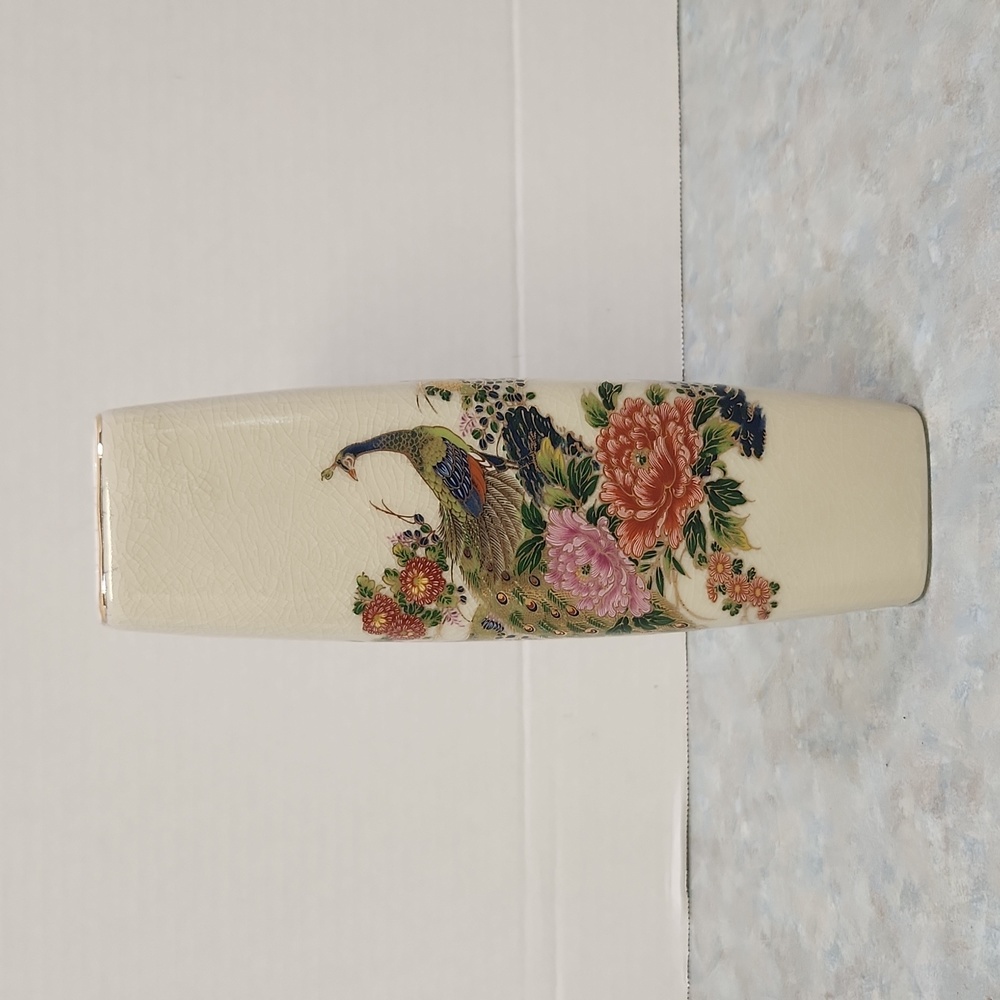 Fabulous vintage vase with peacock & flowers